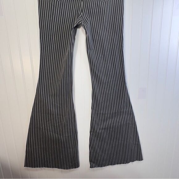 Judy Blue® Ultra High Rise Super Flare Jean 25 - Picture 5 of 16